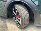 格好良くてピカピカのアルミホイールがあなたの愛車をいっそう輝かせます。