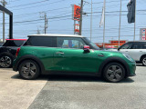 まさに現代版「羊の皮をかぶった狼」。車速も迫力も凄まじいです。
