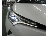 通常のハロゲンランプより2倍以上明るくロングライフ、BiBeamLEDヘッドランプが付いています。