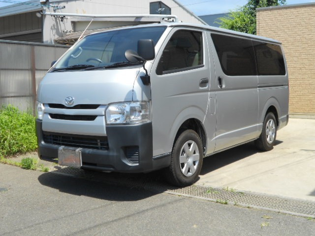 ハイエースバン 2.8 DX ロング ディーゼル 4WD 3人乗り