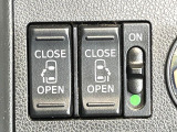 【両側パワースライドドア】スマートキーや運転席のスイッチで後席両側スライドドアの開閉が可能♪電動だから力を入れてドアを開ける必要が無く、小さなお子様でも簡単に開け閉めでき快適です♪