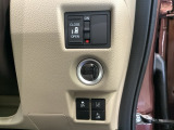左側電動スライドドアは運転席から操作ができるよう、操作スイッチが付いています。Hondaセンシング用のVSA解除とレーンキープアシストシステムなどのメインスイッチも装備しています。