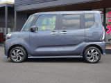 スライドドアなので狭い駐車場でも乗り降り安心です☆