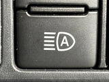【オートハイビーム(AHB)】フロントウインドウガラス上部に設置された前方カメラにより、前方車両のランプや街路灯などの明るさを判定し、自動的にハイビームとロービームを切り換えてくれます!