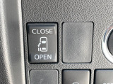 【パワースライドドア】スマートキーや運転席のスイッチでスライドドアの開閉が可能♪電動だから力を入れてドアを開ける必要が無く、小さいお子様でも、重い荷物を持っている時もラクに開け閉めできます♪