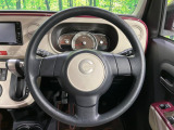 インテリアに合わせたデザインのステアリングは、運転される方のことも考え、運転しやすい形状、大きさです。是非一度、実際に触ってお確かめください。