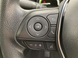 運転中、オーディオの操作をしてて、ハッとしたことはありませんか?ステアリングスイッチは、運転中でもハンドルでオーディオの操作が可能です。安全なドライブをサポートします。