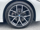 自動車保険も純正のクオリティを。BMWの正規ディーラーのみが取り扱い可能な、BMW専用自動車保険。専任のスタッフが皆様のカーライフを24時間365日サポート致します。