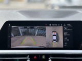 トップビューカメラ。発進の際に障害物がないかカメラで確認可能。全方位障害物センサーでより広範囲にわたって安全に自分の目で確認することが可能です。