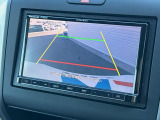 【バックカメラ】駐車時に後方がリアルタイム映像で確認できます。大型商業施設や立体駐車場での駐車時や、夜間のバック時に大活躍!運転スキルに関わらず、今や必須となった装備のひとつです!