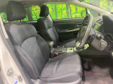 運転席まわりには十分なスペースがあり、大柄な方でもゆったり運転していただける環境です。