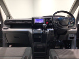 【前方視界】開放的な前方視界!運転がしやすく疲れにくいです♪窓が大きく、見通しがとっても良いおクルマですよ♪