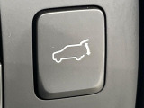 【パワーバックドア】スマートキーや運転席のボタンを押すだけでリアゲートが自動で開閉します!荷物を持っている時や、高い位置にあるバックドアを閉める際に便利な機能です♪