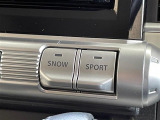 【スノーモード】トルクを抑制することで雪道などの滑りやすい路面でも発進時、加速時にホイールスピンを抑えスムーズな走行を可能にしてくれる機能です!