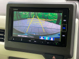【バックカメラ】駐車時に後方がリアルタイム映像で確認できます。大型商業施設や立体駐車場での駐車時や、夜間のバック時に大活躍!運転スキルに関わらず、今や必須となった装備のひとつです!