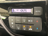 【オートエアコン】一度お好みの温度に設定すれば、車内の温度を検知し風量や温度を自動で調整。暑い…寒い…と何度もスイッチ操作をする必要はありません。快適な車内空間には必須の機能ですね♪