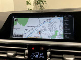 学習機能を備えたナビゲーション・システムを搭載した、BMWライブ・コックピット。BMWに受け継がれてきたドライバー志向に、新たなるイノベーションをもたらします。
