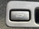 【パワーバックドア】スマートキーや運転席のボタンを押すだけでリアゲートが自動で開閉します!荷物を持っている時や、高い位置にあるバックドアを閉める際に便利な機能です♪