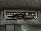 【ETC】有料道路を利用する際に料金所で停止することなく通過できる、ETC車載器(ノンストップ自動料金収受システム機器)が装備されています。セットアップを行うことで利用可能になります。