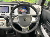 インテリアに合わせたデザインのステアリングは、運転される方のことも考え、運転しやすい形状、大きさです。是非一度、実際に触ってお確かめください。