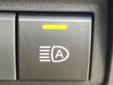 【オートハイビーム】遠くまで明るく照らすハイビームを先行車や対向車に照射しない様、自動で調整!毎回手動で切り替える必要がなく、夜間走行時のストレスも軽減。安全性向上にも寄与します。