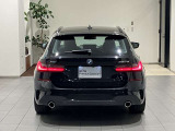 BMWを熟知したメカニックによる、360度の納車前点検。ドイツ本国と同様の教育・訓練を受けたメカニックが徹底的に点検、整備した後にお客様にお引渡しします。