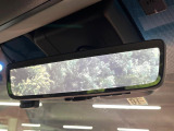 【デジタルインナーミラー】後席の大きな荷物や同乗者で後方が確認しづらい時でも安心!カメラが撮影した車両後方の映像をルームミラー内に表示。クリアな視界で状況の確認が可能です!