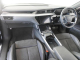Audiのインテリアはエクステリア同様、優れたデザイン性とクオリティ、そして機能性を兼ね備えております。