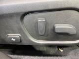 【メモリー機能付きパワーシート】ドライバーごとに設定したシート位置を記憶して、ボタン一つで切り替えできる便利な機能!運転する方が複数名いらっしゃるご家庭におすすめです♪