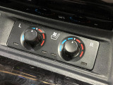 【シートベンチレーション】夏場は涼しい風でお尻や背中の熱やムレを防ぎ、冬はエアコンよりも早く温まってポカポカに!季節を問わず快適に過ごせます。