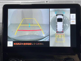 【パノラミックビューモニター】クルマを真上から見下ろした視点で駐車をサポートします!クルマの斜め後ろや真横など、いち早く障害物に気が付くことができます。