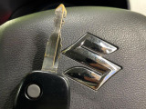 【キーレス】少し離れた場所からでもボタン一つでドアの開錠・施錠ができるのでとっても便利!ドアの鍵穴周りに傷をつけることもありません♪