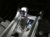 スムーズなシフトチェンジが可能なシフトレバー。