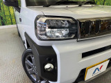 【LEDヘッドライト】悪天候や夜間走行時も良好な視界を確保し安心して運転できる高輝度LEDヘッドライトを装備!点灯速度が早く、消費電力も抑えられています。