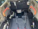 手摺りです。車いす使用者が立ち上がる際等に使用します。