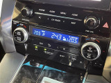 【左右分離型フルオートエアコン】運転席と助手席でそれぞれお好みの温度設定が可能で全席にも適切な空調をお届け致します!