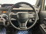 【ハンドル回り】インテリアに合わせたデザインのステアリングは、運転される方のことも考え、運転しやすい形状、大きさです。ぜひ一度、実際に触ってお確かめください。