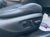 パワーシート搭載。微妙な調整が手軽にでき、最適なポジションで運転することが可能です。