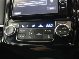 オートエアコン付車です。自動で温度と風量を設定する優れものです。