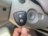 【キーレス】少し離れた場所からでもボタン一つでドアの開錠・施錠ができるのでとっても便利!ドアの鍵穴周りに傷をつけることもありません♪