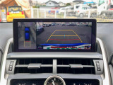 【パノラミックビューモニター】クルマを真上から見下ろした視点で駐車をサポートします!クルマの斜め後ろや真横など、いち早く障害物に気が付くことができます。