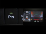 コーナーセンサーを車の前後に装備。障害物までの距離に応じて警告音を変えてお知らせ。縦列駐車時や駐車場・車庫などでの取り回しをサポートします。詳細は販売店スタッフまでおたずねください。