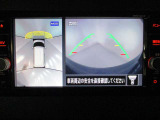 上からの視点で狭い駐車場への駐車に役立つ、アラウンドビューモニター対応メモリーナビ装備。