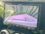 【バックカメラ】駐車時に後方がリアルタイム映像で確認できます。大型商業施設や立体駐車場での駐車時や、夜間のバック時に大活躍!運転スキルに関わらず、今や必須となった装備のひとつです!