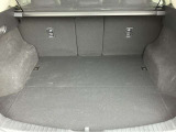 大きな間口で荷物の出し入れも楽々出来ますよ!ハッチゲートは、雨の日にも便利に使えますよ
