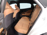 ゆとりある広々とした車内空間は、ドライブを始め買い物やレジャーなど、幅広く活躍します。一人でもみんなとでもお出かけを楽しみましょう!