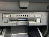 【ETC2.0(DSRC/ITSスポット)】ETCカードを挿入すれば料金所はノンストップで通過できます。ETC限定の割引や、高速道路の情報提供サービスを利用できます。