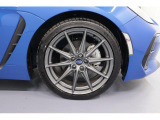 MICHELIIN製225/45R18インチタイヤが装着されてます。タイヤの溝も十分残ってます。