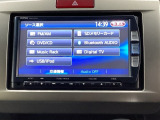 ナビゲーションはフルセグTV対応のGathers純正メモリーナビを搭載しています。Bluetoothオーディオ機能がありますので、スマートフォンなどの音楽も再生できます。
