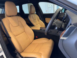 Ultimate専用パーフォレーテッドナッパレザーシートは運転席助手席ともマッサージ機能や、シートヒーターベンチレーションといった便利な機能がご利用いただけます。